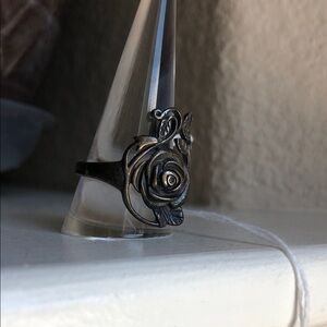 Elegant Silver Rose Ring